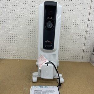 DeLonghi 1500-Watt 5120 BTU Electric Oil Filled Radiator Space Heater Quiet