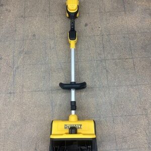 DEWALT 10 in 20V MAX Cordless Snow Shovel Snow Thrower Adj Direction Tool Only