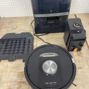 Shark PowerDetect NeverTouch 13 in Robotic Vacuum and Mop Smart Navigation Gray