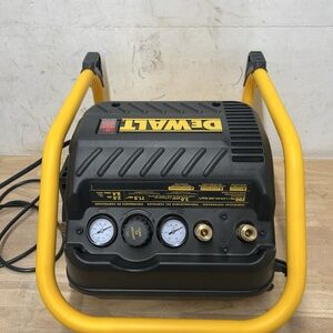 DEWALT 2.5 Gal. Portable Electric Heavy Duty 200 PSI Quiet Air Compressor