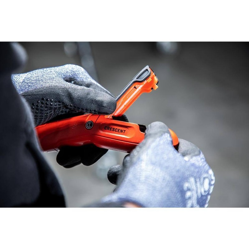 Crescent 7.5 in. Auto-Retracting Safety Utility Knife - Image 9