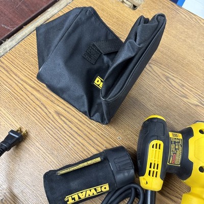DEWALT 2.3 Amp Corded 1/4 Sheet Palm Grip Sander Kit with Contractor Bag - Image 3