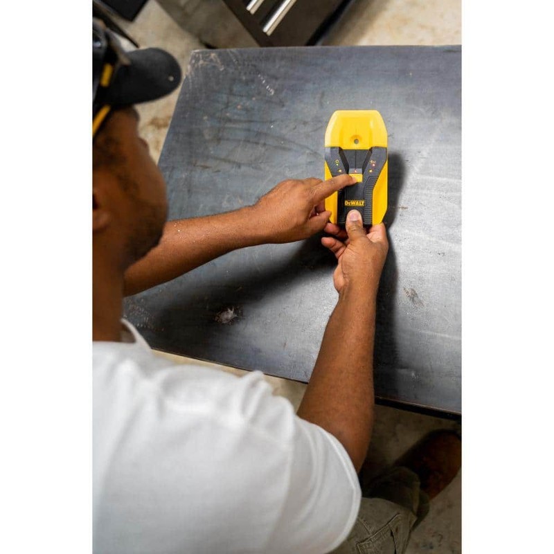 DEWALT 1-1/2 in. Stud Finder - Image 65