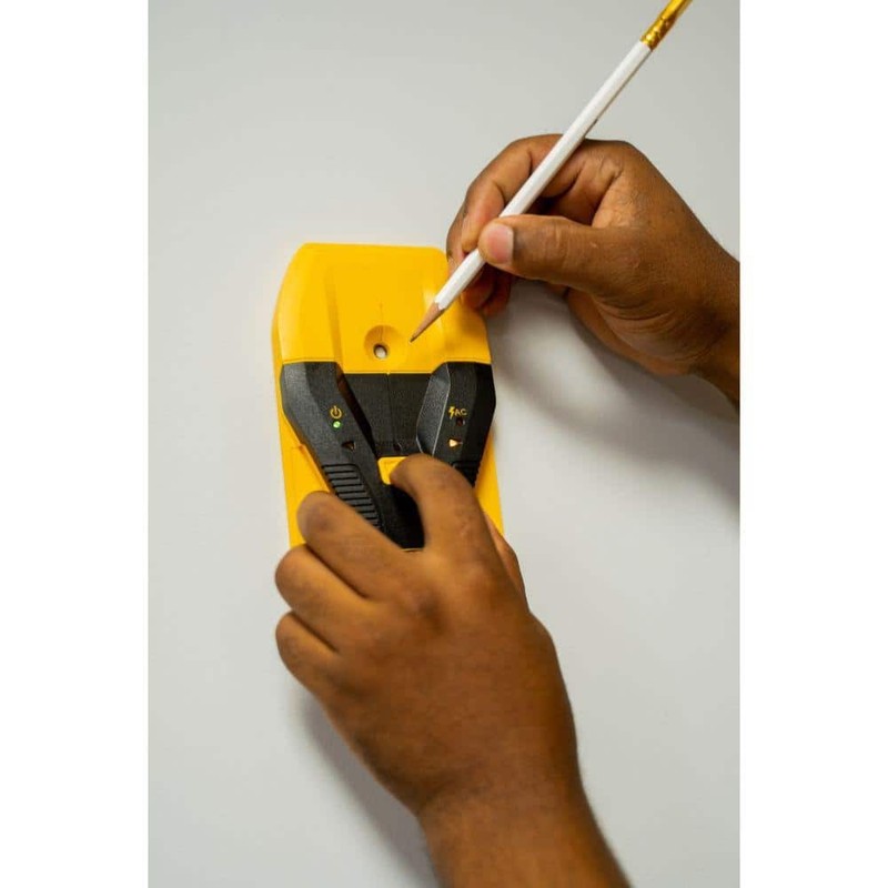 DEWALT 1-1/2 in. Stud Finder - Image 66