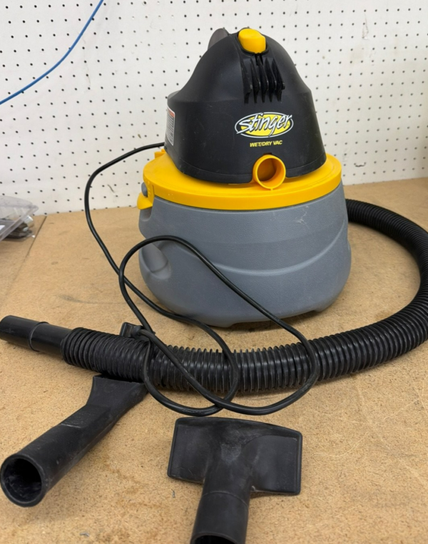 Stinger 2 Gal. 2.5 Peak HP Wet Dry Vacuum with Filter Bag, Hose, Nozzles