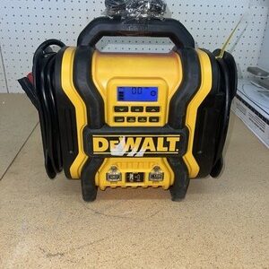 DEWALT Portable Power 2000 Peak Amp Jump Starter w/Digital Compressor SEE PICS