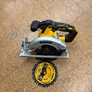 DEWALT 20V MAX Cordless Brushless 6-1/2 in. Circular Saw Tool Only