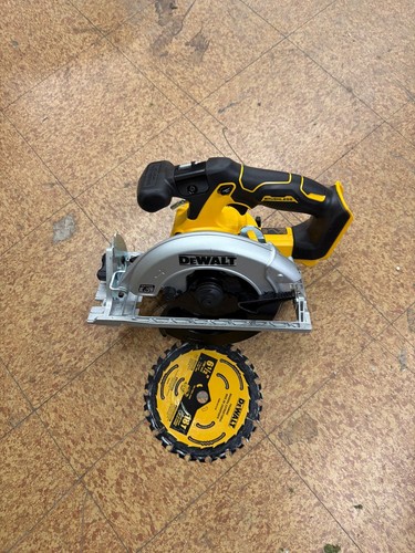 DEWALT 20V MAX Cordless Brushless 6-1/2 in. Circular Saw Tool Only