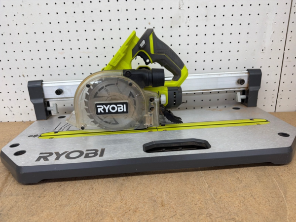 RYOBI ONE+ 18V 5.5in. Cordless Flooring Saw with Blade (Tool Only) MISSING