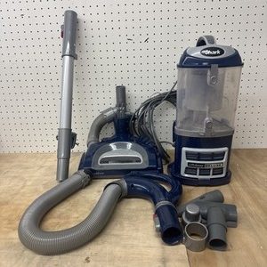 Shark Navigator Lift Away Deluxe Upright Vacuum Bagless HEPA Blue