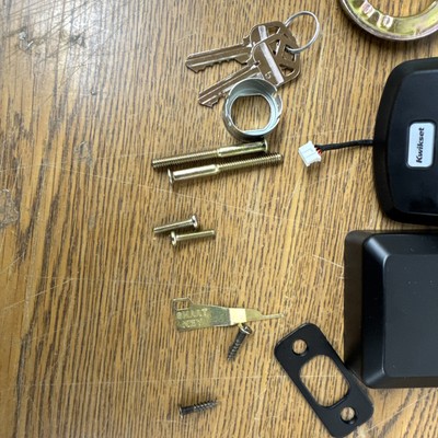 Kwikset Powerbolt 250 Matte Black Electronic Deadbolt with 10-Button Keypad - Image 5