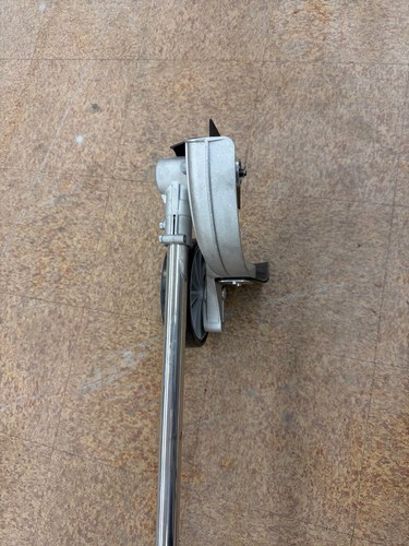 ECHO 25.4 cc Gas 2-Stroke Professional Straight Shaft Edger 7.75 in. Blade - Image 3