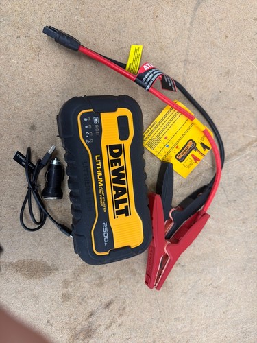 DEWALT 2500 Peak Amp Lithium Jump Starter with USB Power Bank and Carrying Case - Image 2