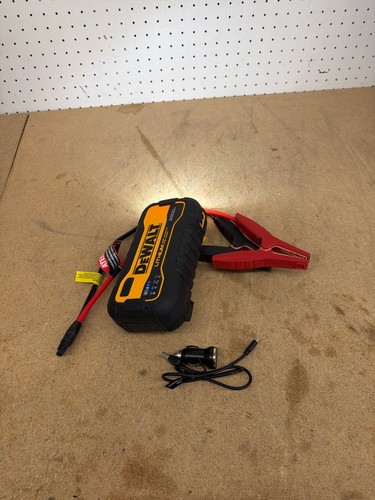 DEWALT 2500 Peak Amp Lithium Jump Starter with USB Power Bank and Carrying Case - Image 4