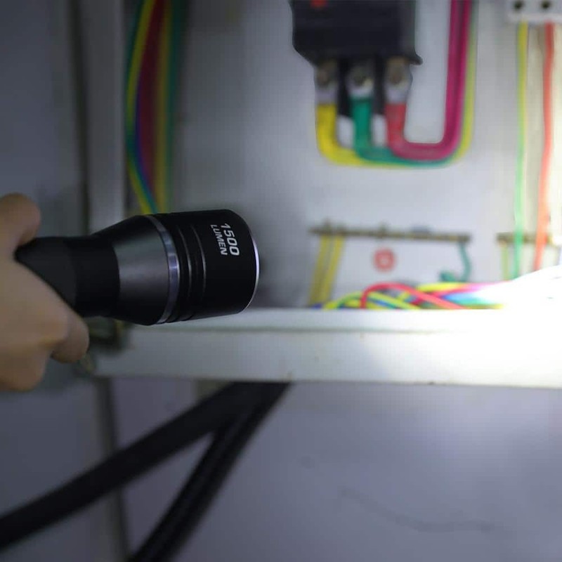 Defiant 1500 Lumens LED Slide-to-Focusing Aluminum Flashlight - Image 2