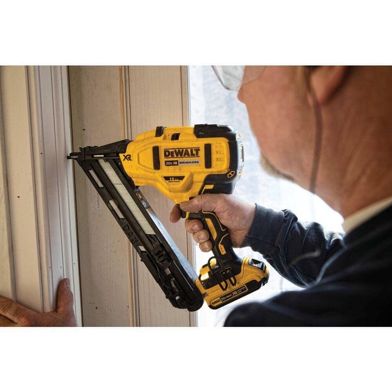 DEWALT 1-3/4 in. x 15-Gauge DA 34-Degree Bright Finish Nails (1000-Pack) - Image 7