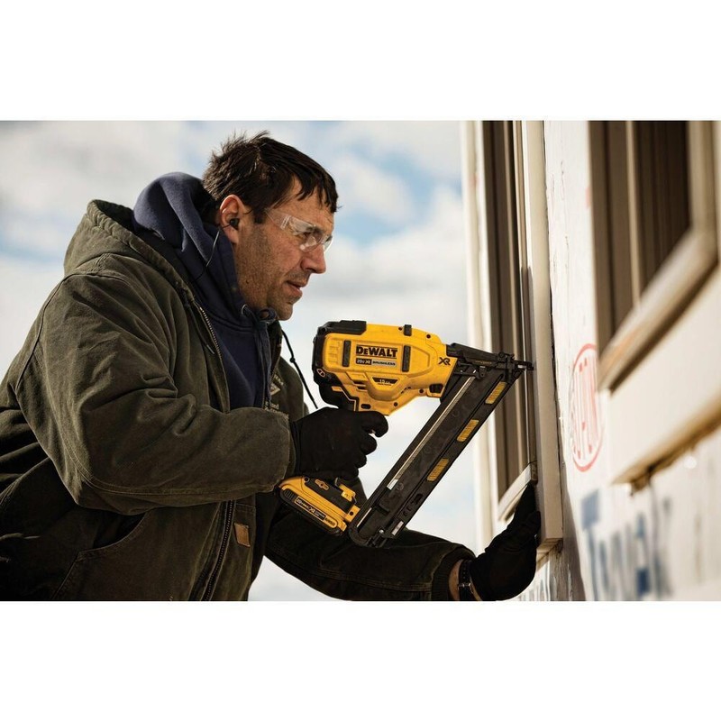 DEWALT 1-3/4 in. x 15-Gauge DA 34-Degree Bright Finish Nails (1000-Pack) - Image 8