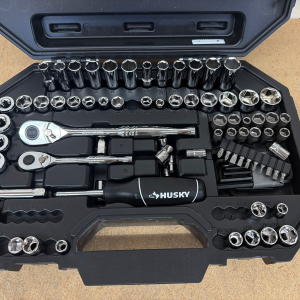 Husky 94-Piece SAE/Metric Mechanics Tool Set 1/4" & 3/8" Drive with Case READ