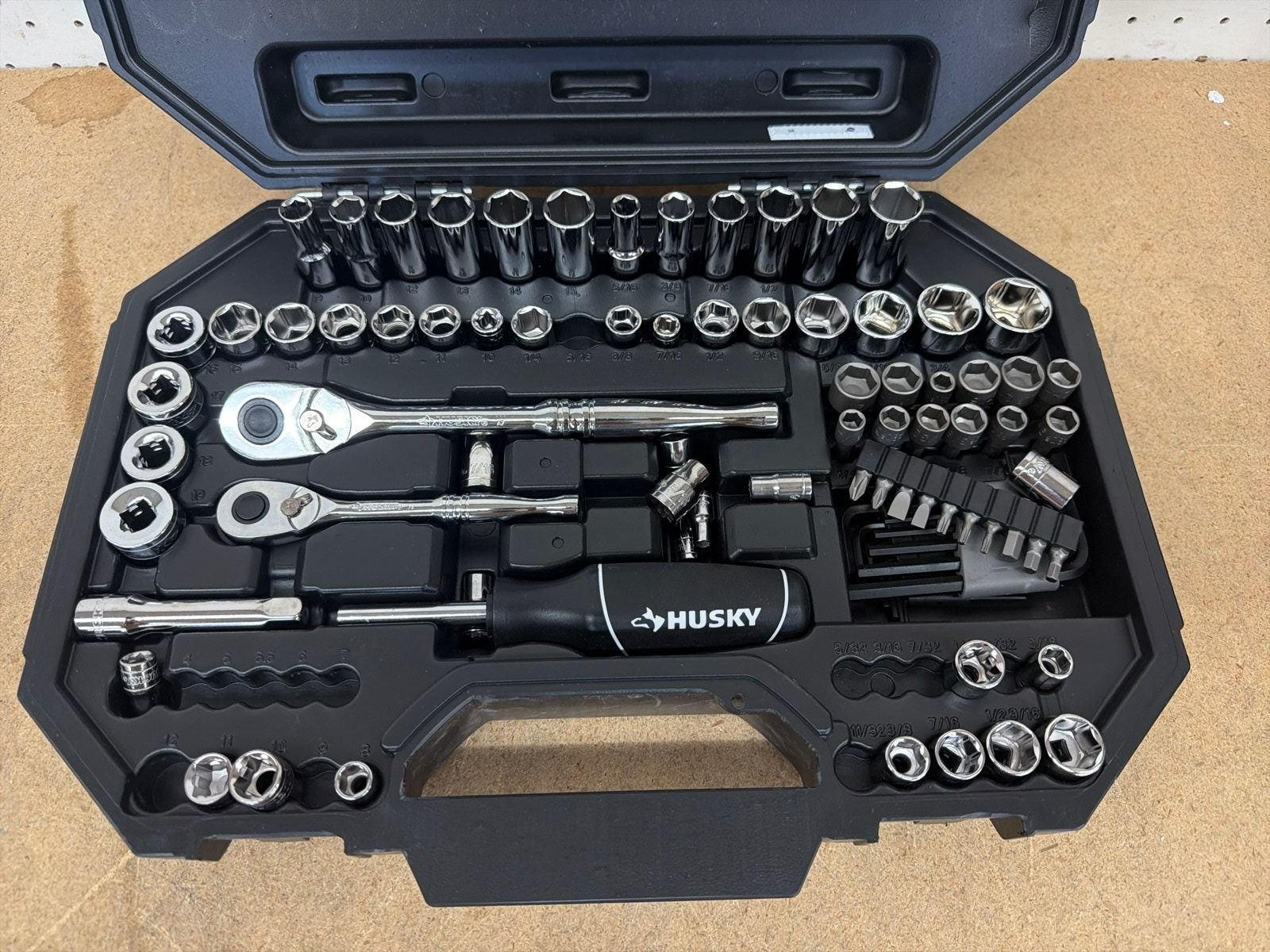 Husky 94-Piece SAE/Metric Mechanics Tool Set 1/4" & 3/8" Drive with Case READ